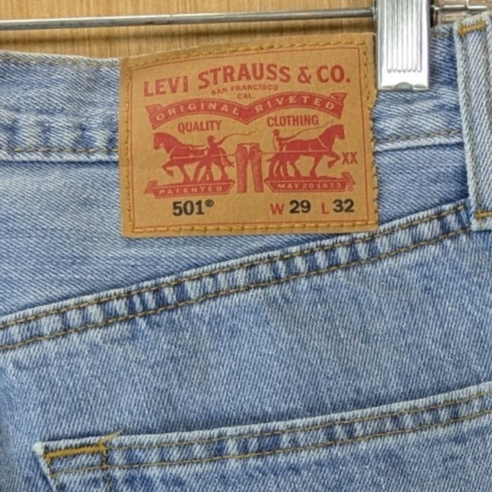 Levis 501 Original Fit Straight Leg Light Wash Blue Denim Jeans Mens 29x32